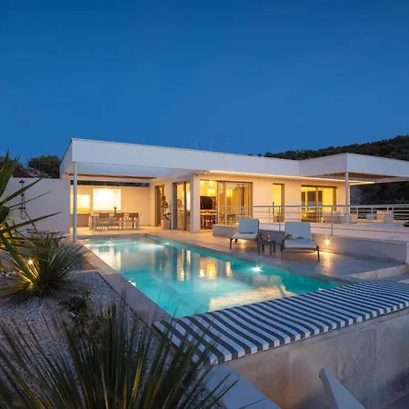 Luxurious In With Sauna Vikendica Rogoznica (Sibenik-Knin)