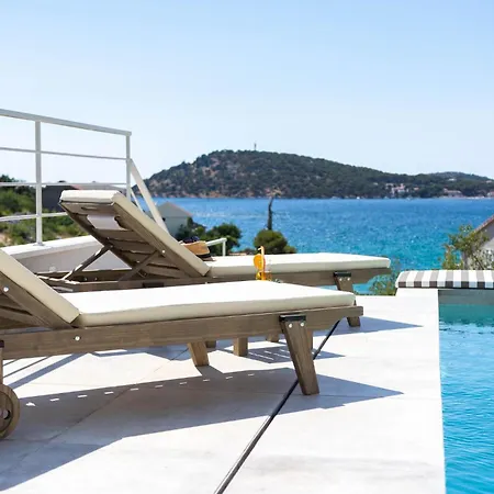 Luxurious In With Sauna Vikendica Rogoznica (Sibenik-Knin)