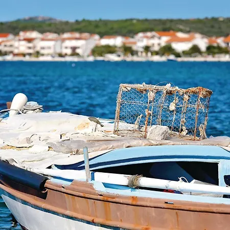 Luxurious In With Sauna Vikendica Rogoznica (Sibenik-Knin)