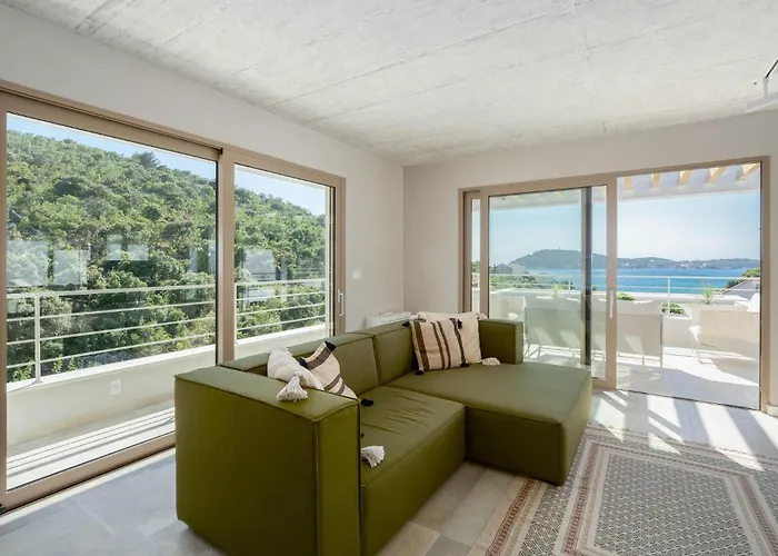 Pet Friendly In * Rogoznica (Sibenik-Knin)